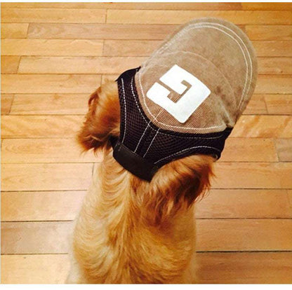 Dog sun hat with printed design and curved brim for outdoor use